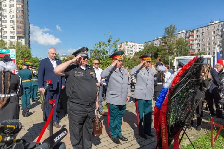 Росгвардия приняла участие в открытии аллеи «Героев Отечества» в парке 70-летия Победы в Москве