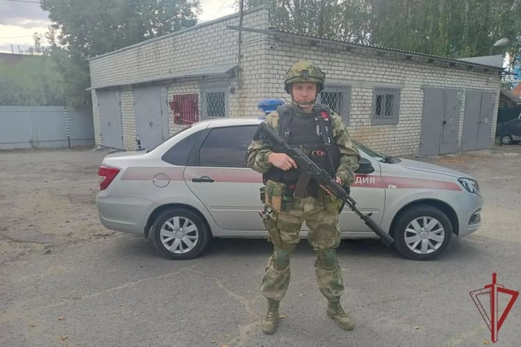 Сотрудник Росгвардии сбил вражеский дрон в брянском приграничье
